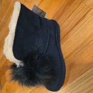 BearPaw Women's Black and Cream Fur Boots